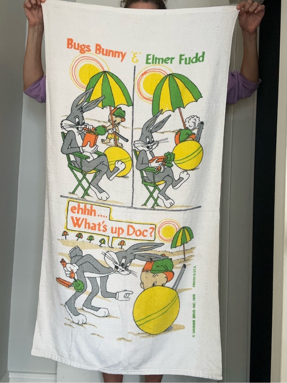 Vintage 1978 Bugs Bunny & Elmer Fudd Beach Towel - White with Yellow & Green